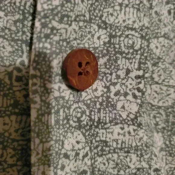 LL Bean Button Up Shirt Mens Large Blue Ombre Fish Short Sleeve Camp Hawaiian - Picture 6 of 6